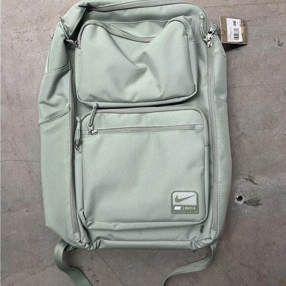 Nike Utility Speed Oil Green Backpack New Gym Bag Travel FN4106-370 (27L) NWT - Picture 4 of 4